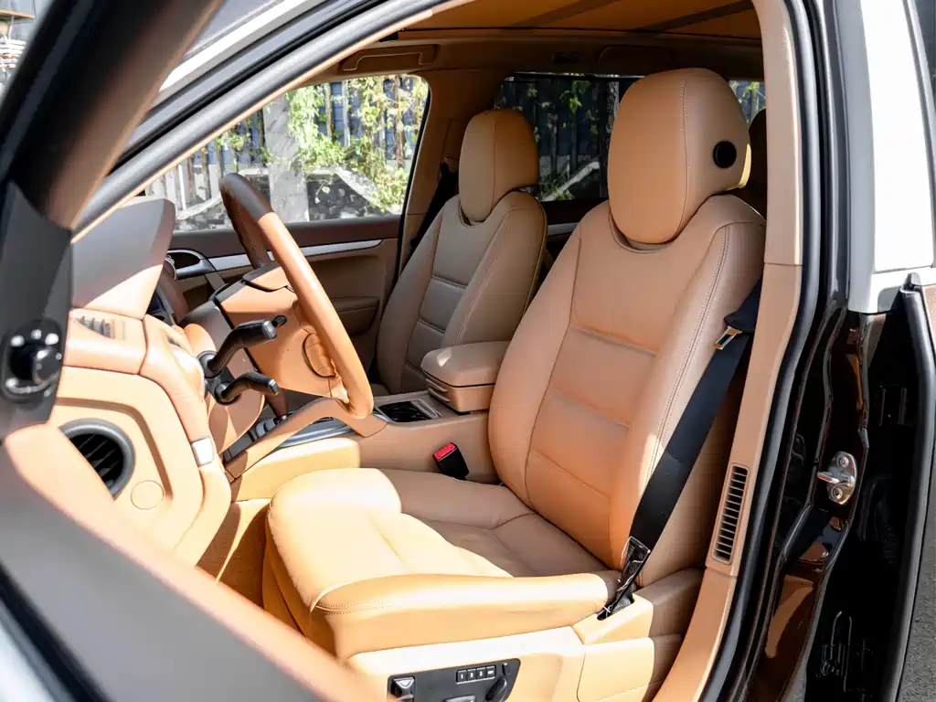 Porsche Cayenne — миниатюра 12