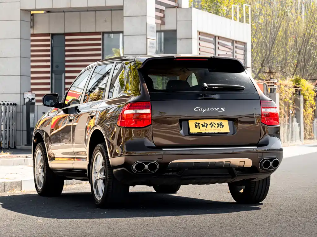 Porsche Cayenne — миниатюра 16