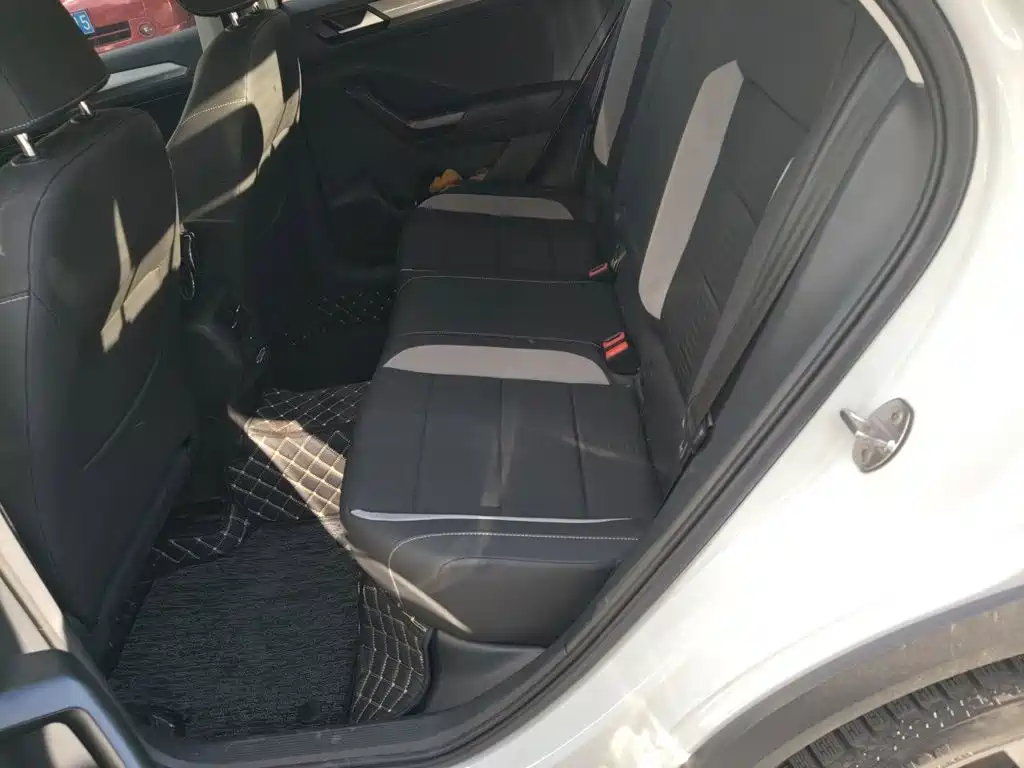 Volkswagen T-Roc — миниатюра 18