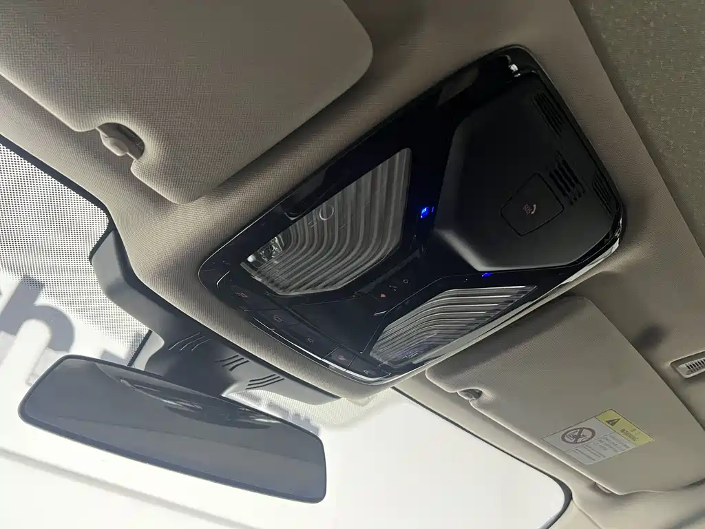 BMW 5 Series — миниатюра 13