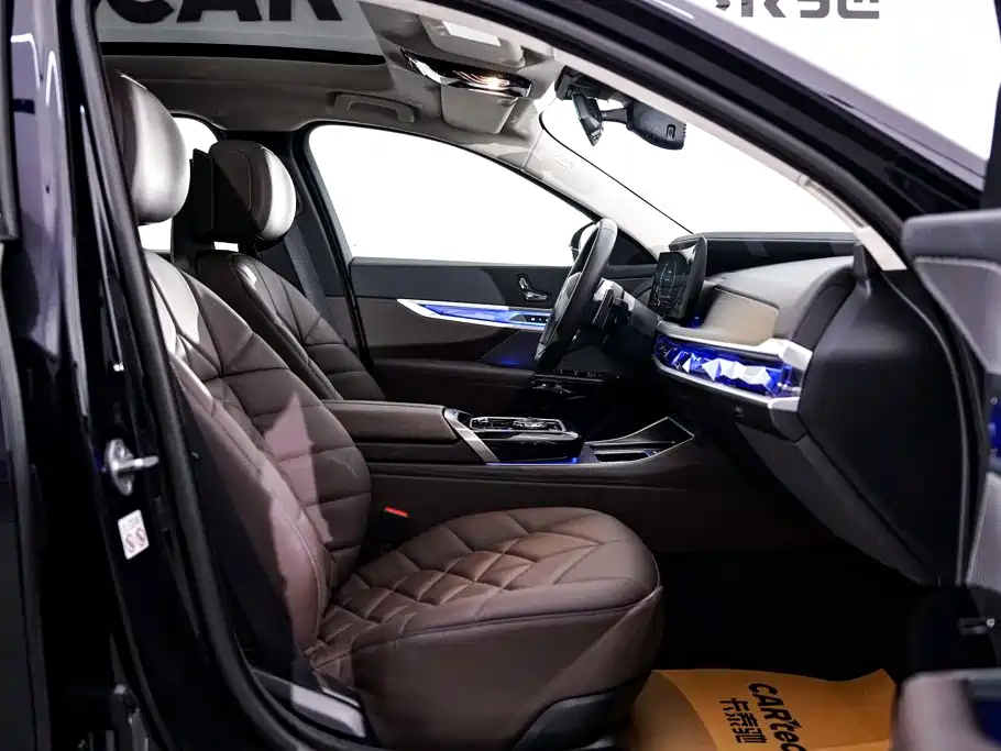 BMW 7 Series — миниатюра 19