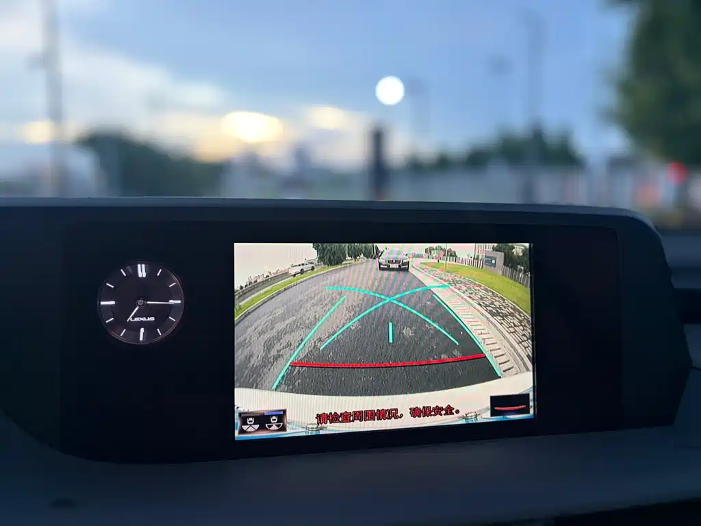 Lexus ES 2018 200 VI
