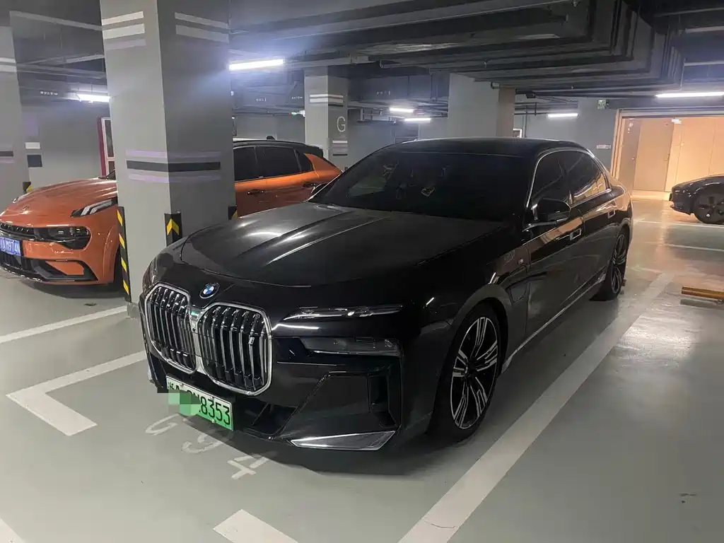 BMW i7