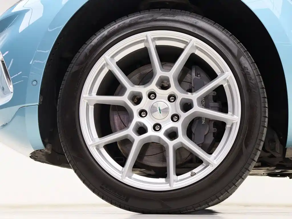 Aston Martin DBX — миниатюра 33