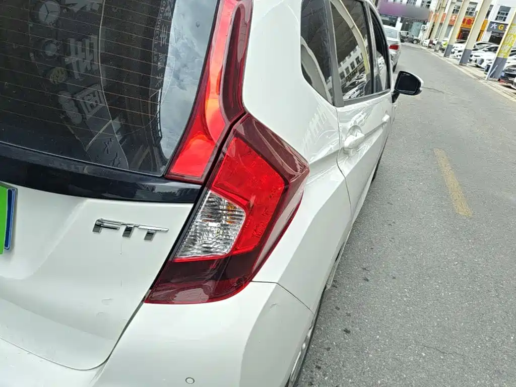 Honda Fit — миниатюра 8