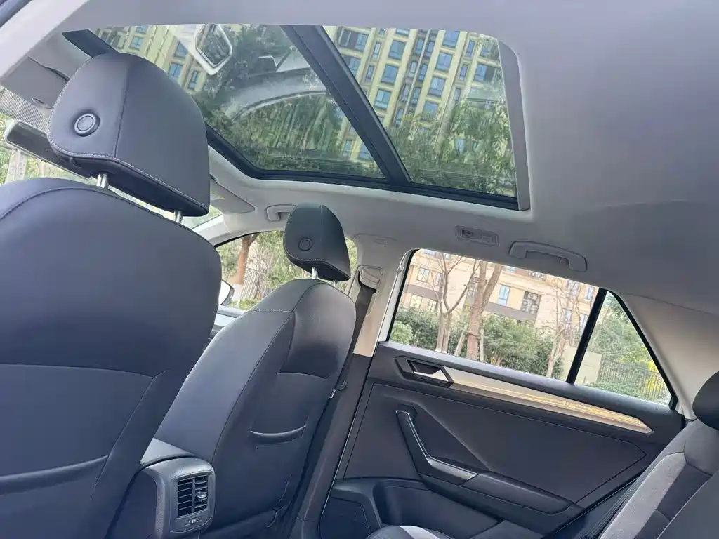 VOLKSWAGEN T ROC EXPLORING SONGS