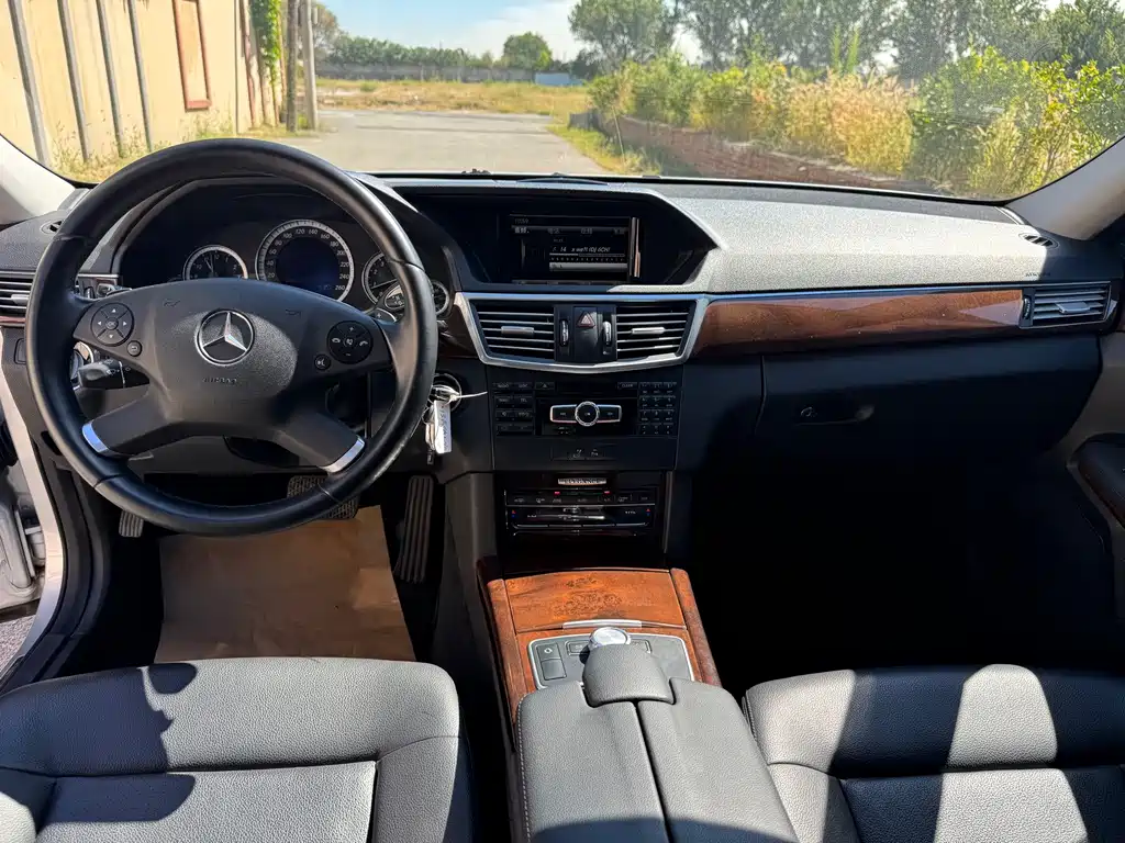 Mercedes-Benz E-Class — миниатюра 9