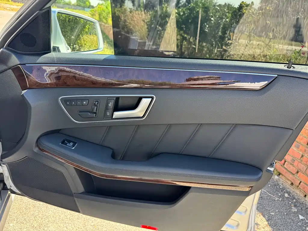 Mercedes-Benz E-Class — миниатюра 20