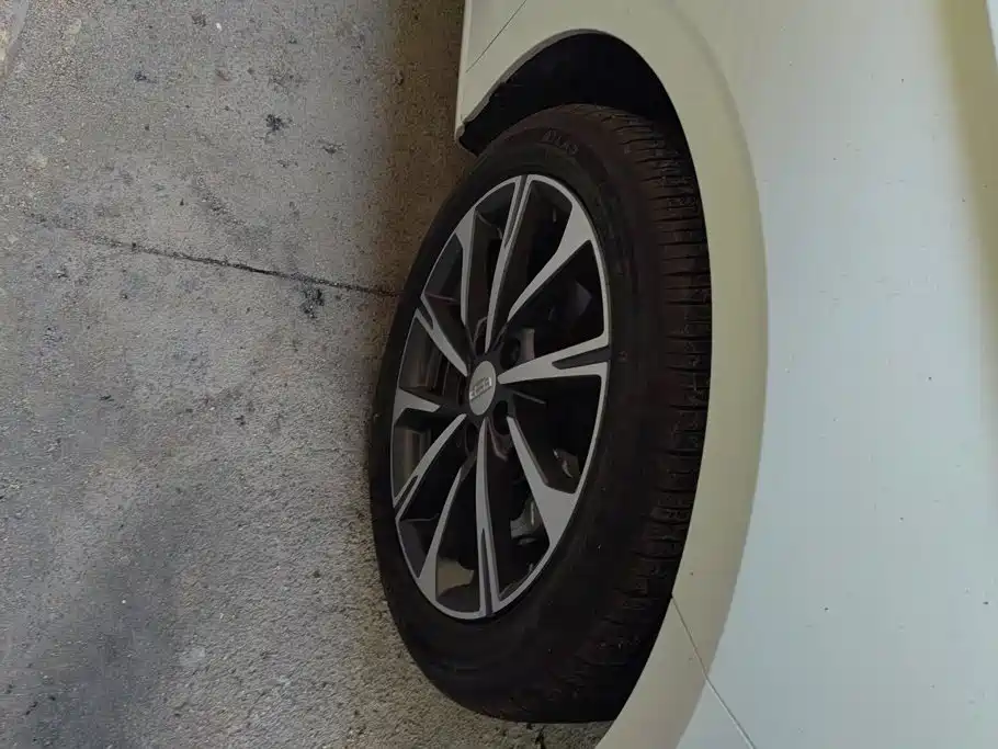 Geely Emgrand — миниатюра 6