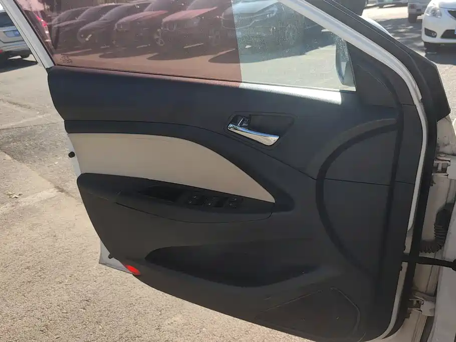 Changan V7 — миниатюра 7