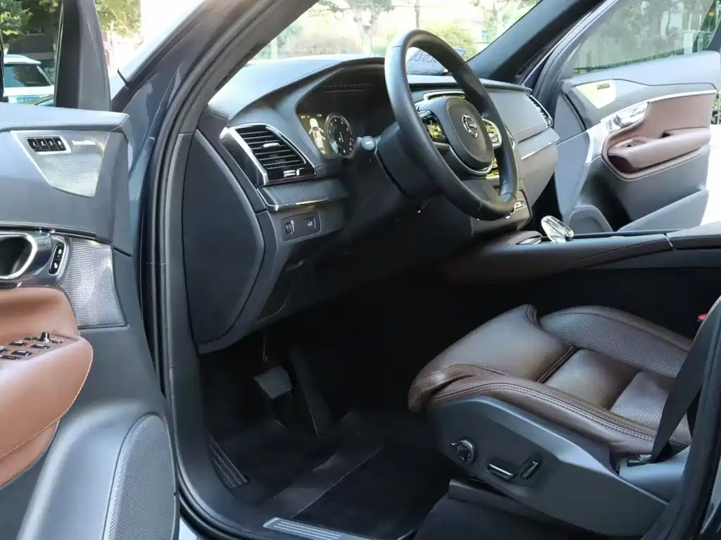 Volvo XC90 — миниатюра 3