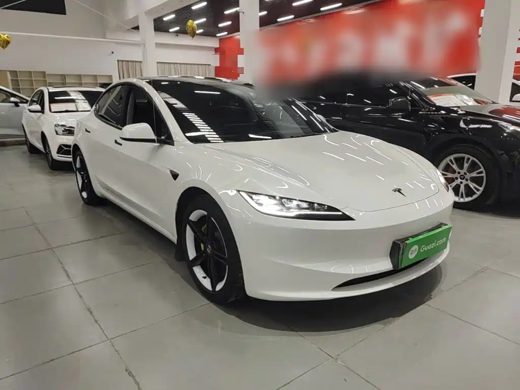 Tesla Model 3 — миниатюра 4