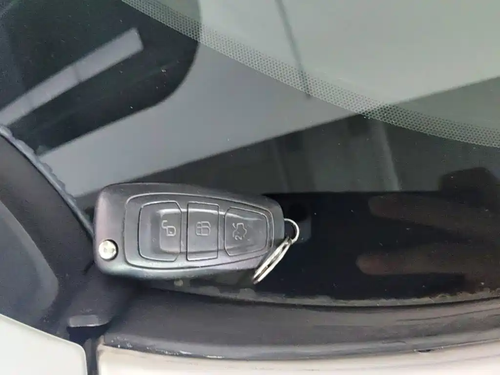 Ford Kuga — миниатюра 9