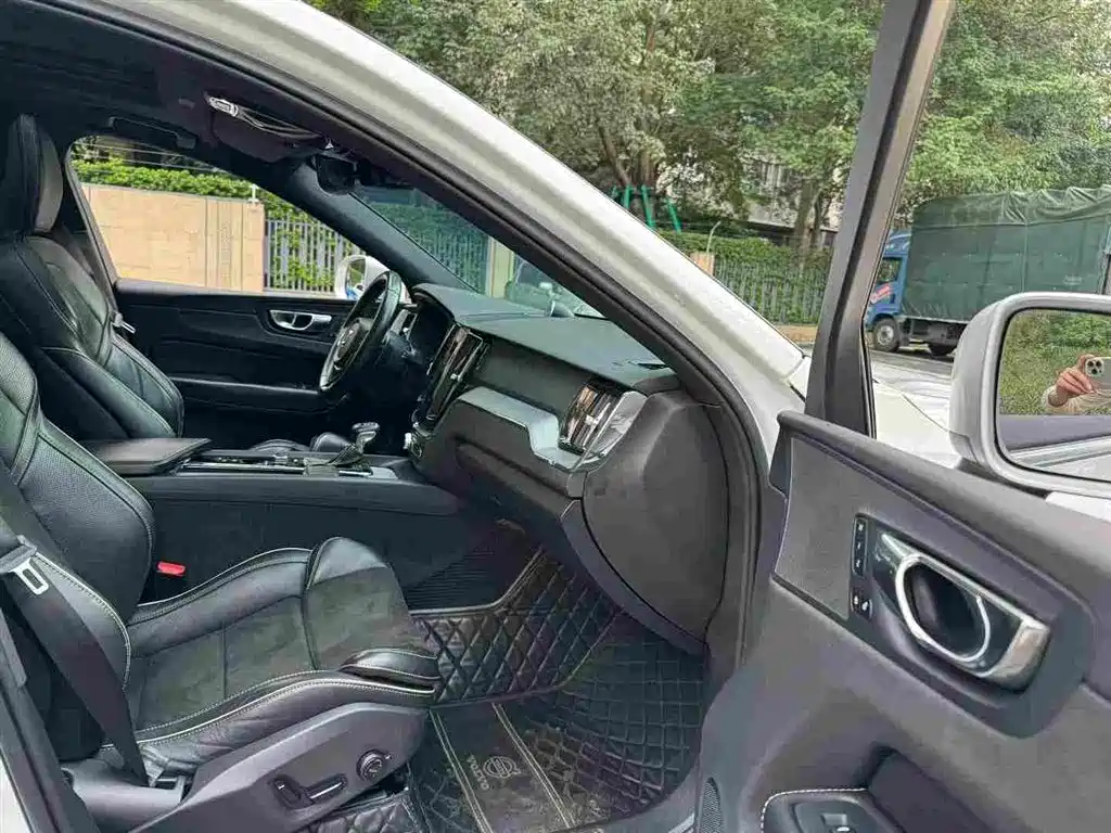 Volvo XC60 — миниатюра 8