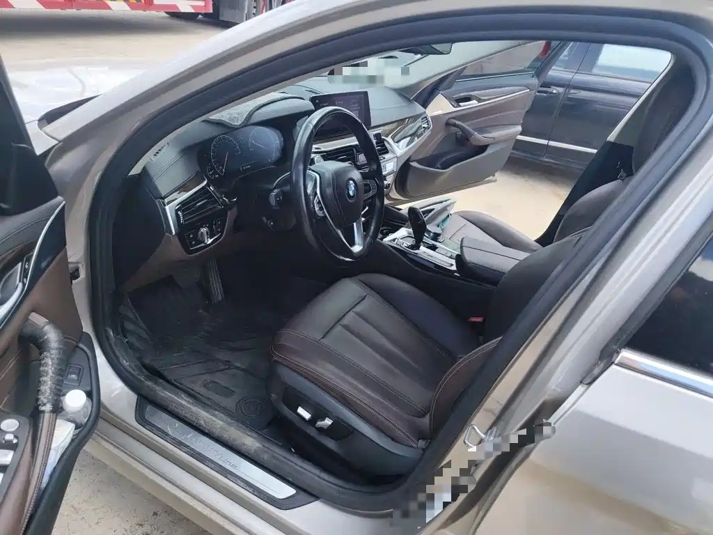 BMW 5 Series — миниатюра 12