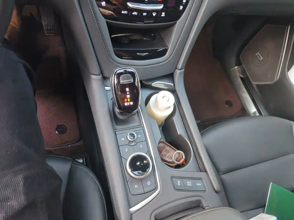 Cadillac XT6 — миниатюра 10