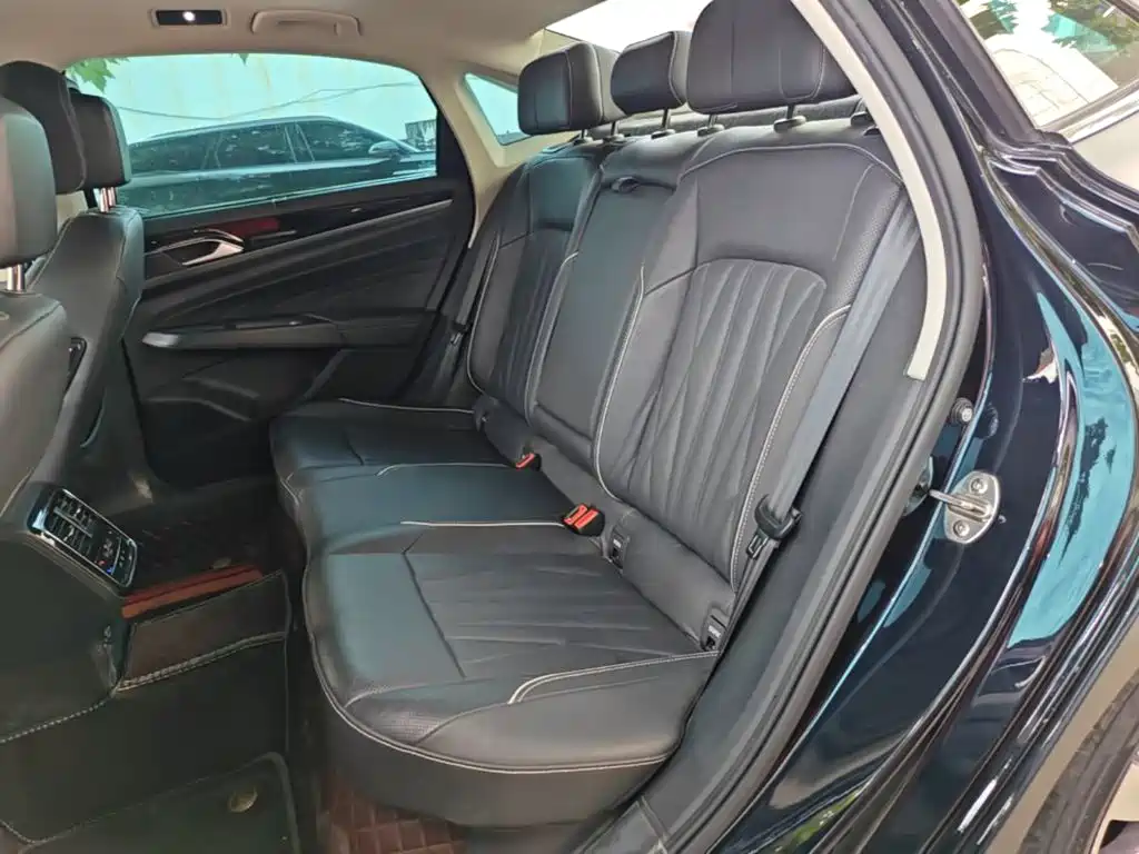 Volkswagen Passat PHEV — миниатюра 17