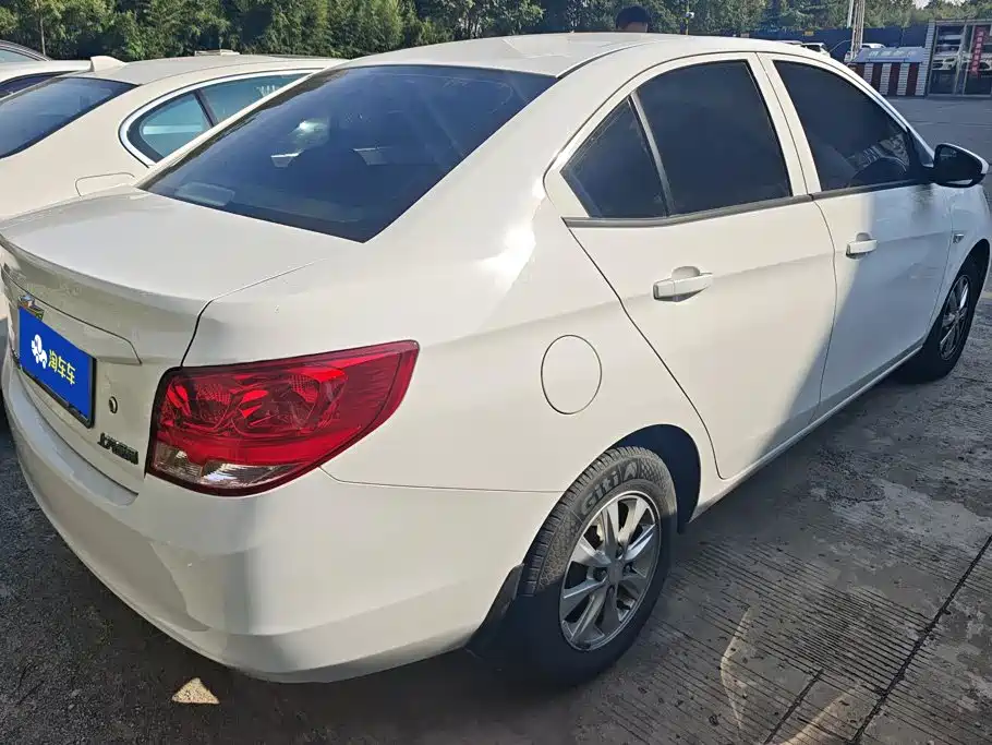 Chevrolet Sail — миниатюра 3