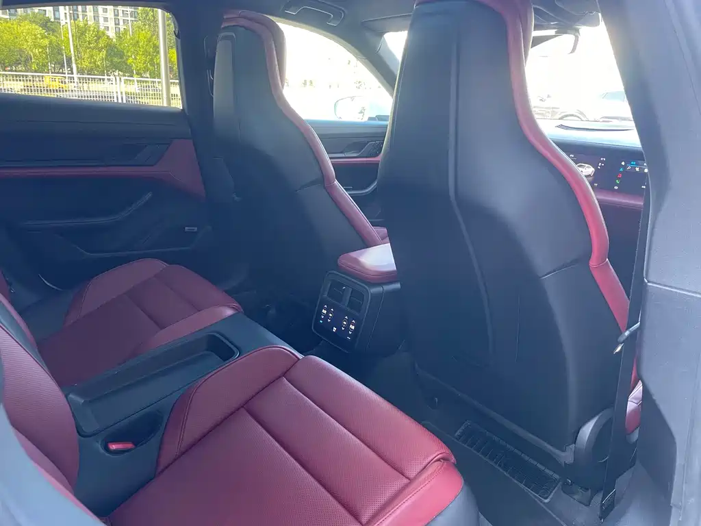 Porsche Taycan — миниатюра 12