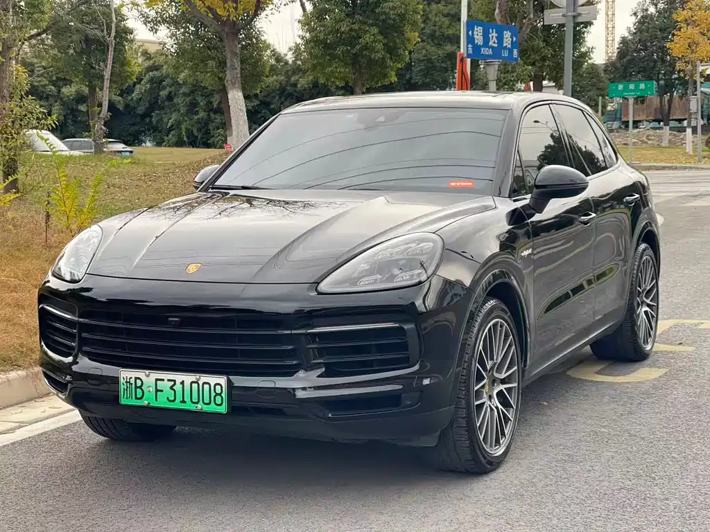 Porsche Cayenne Hybrid 2021