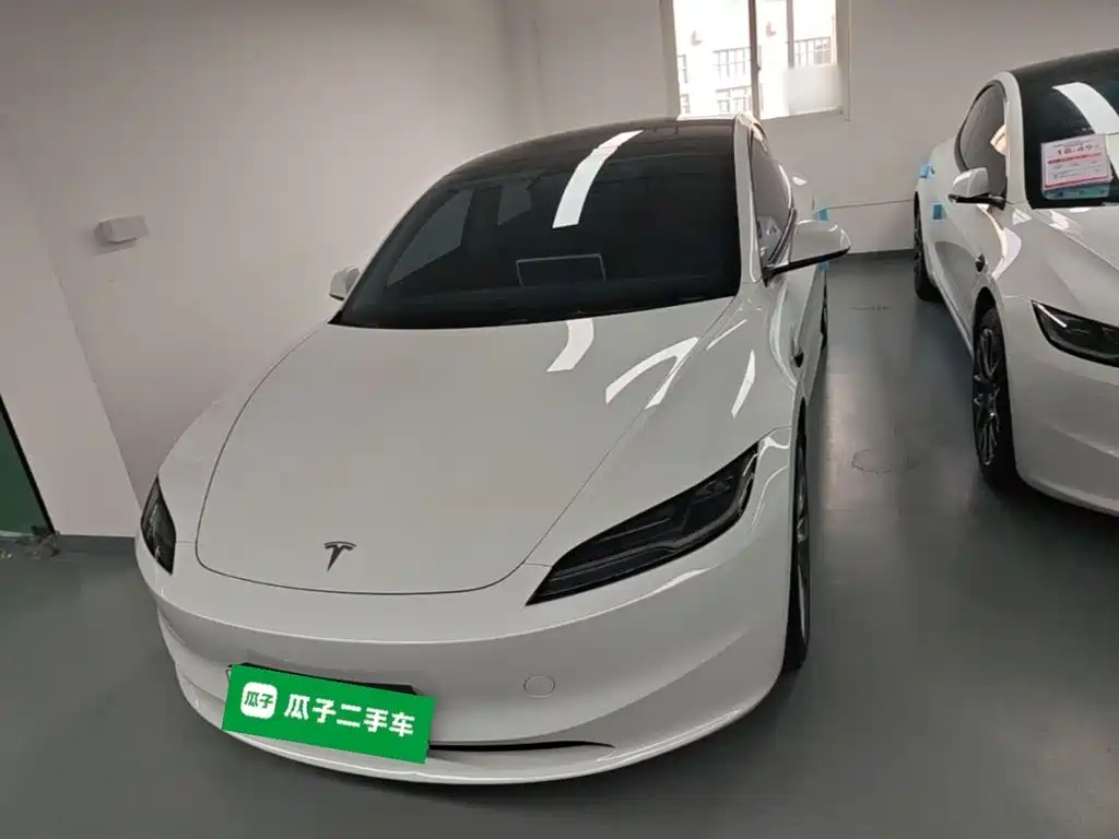 Tesla Model 3 — миниатюра 3
