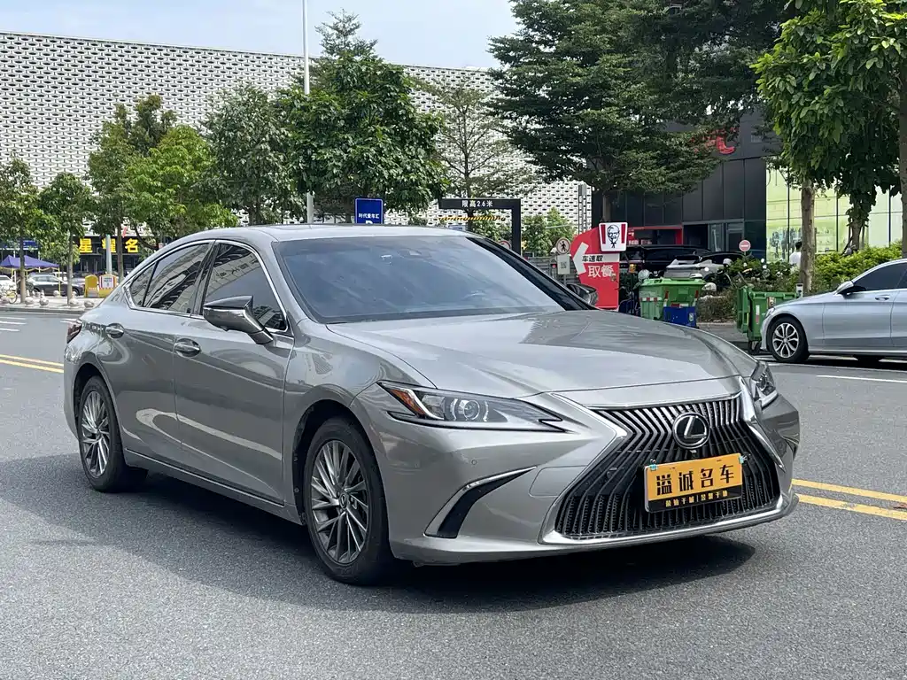 Lexus ES — миниатюра 3