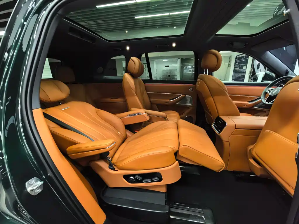 AITO ASK THE WORLD M8