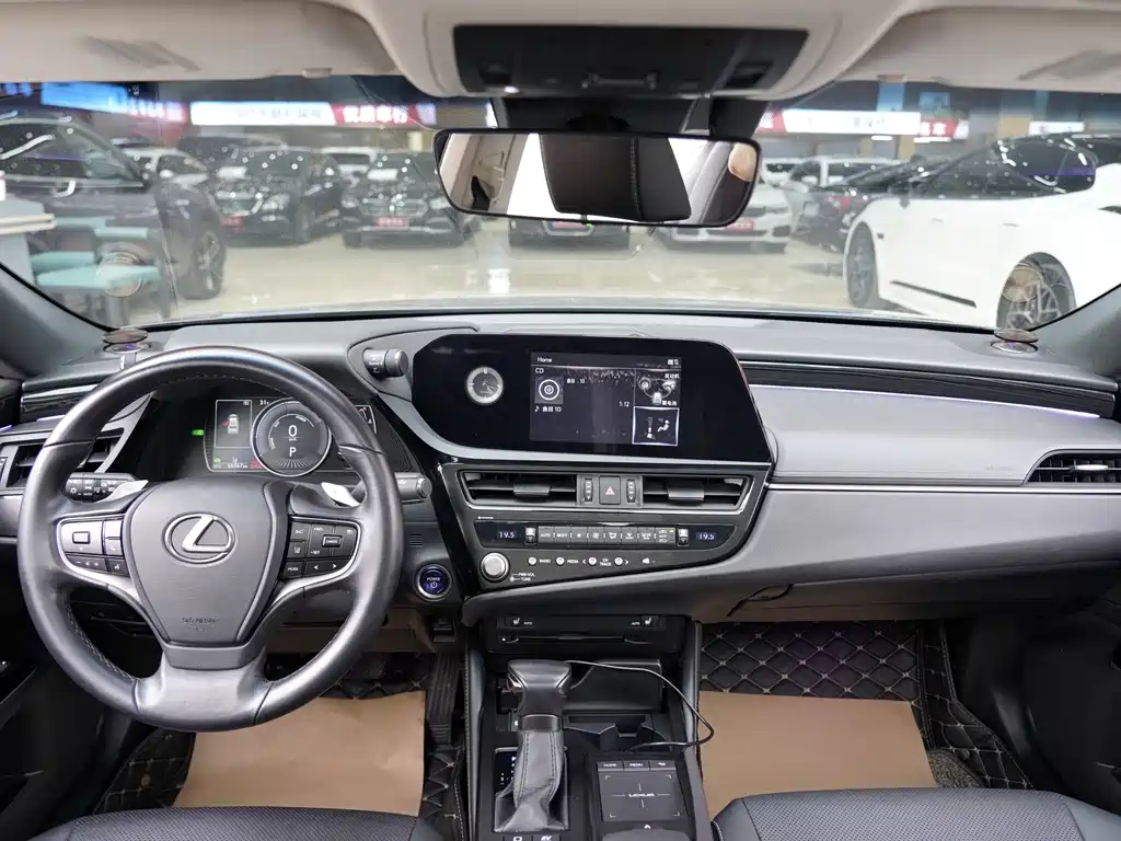 Lexus ES 2021 300h