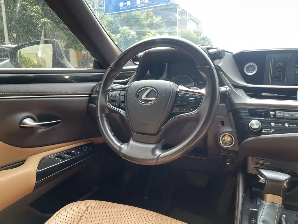 Lexus ES — миниатюра 7
