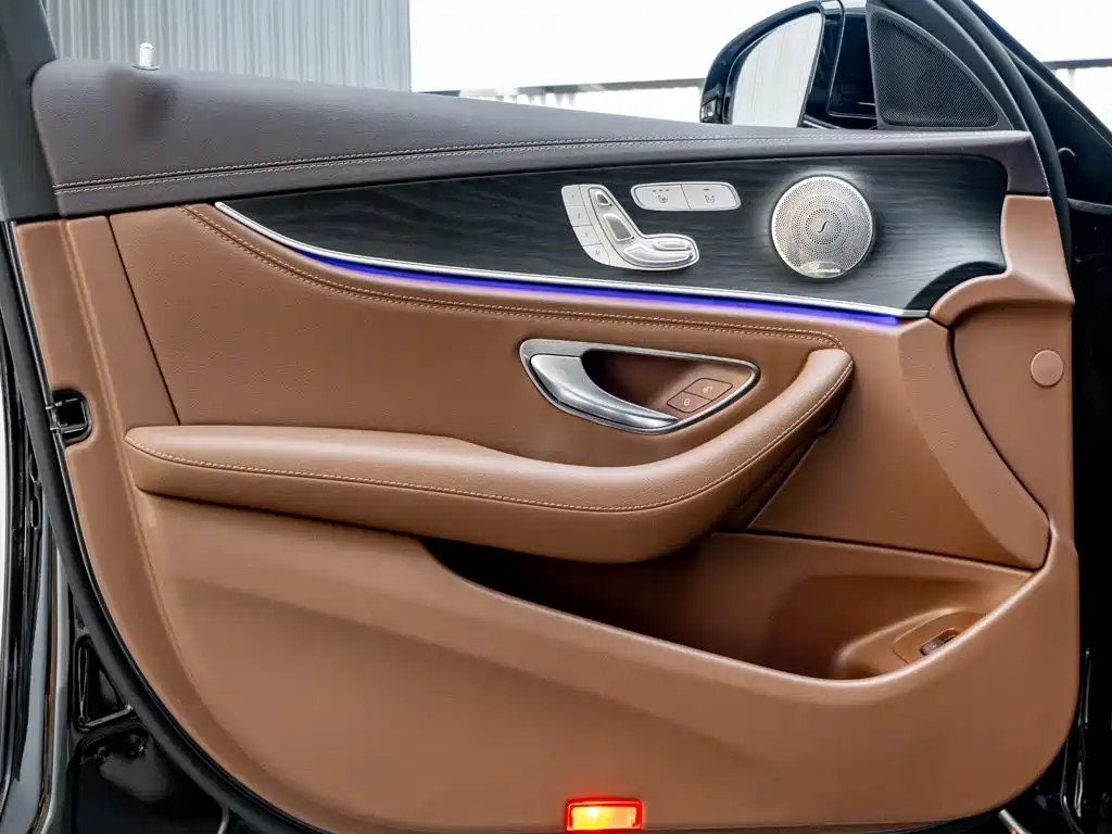 Mercedes-Benz E-Class — миниатюра 21