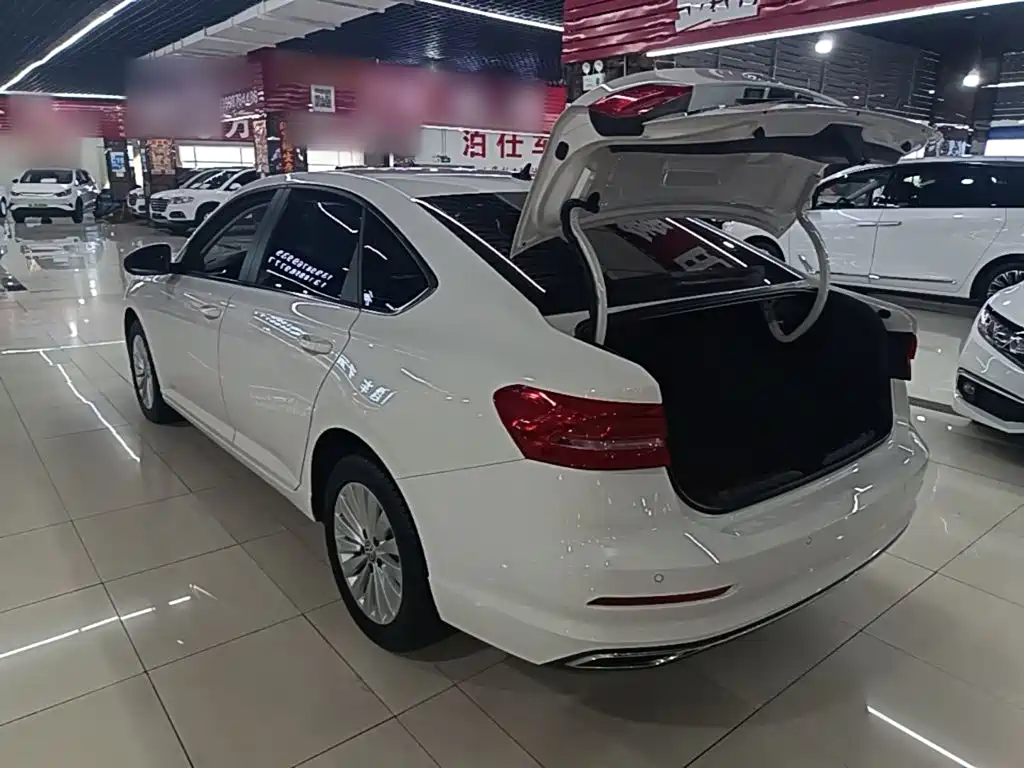 Volkswagen Lavida — миниатюра 5