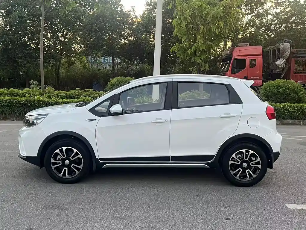 Geely Vision X3 — миниатюра 4