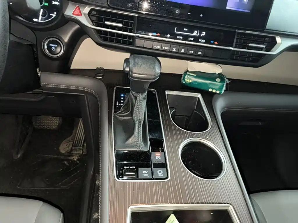 Toyota Granvia — миниатюра 14