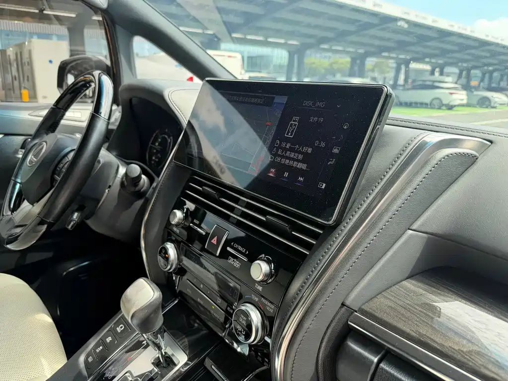 Lexus LM — миниатюра 5