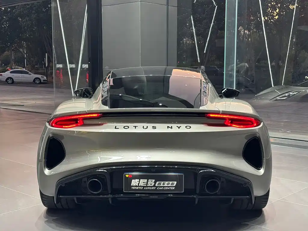 Lotus Emira — миниатюра 4