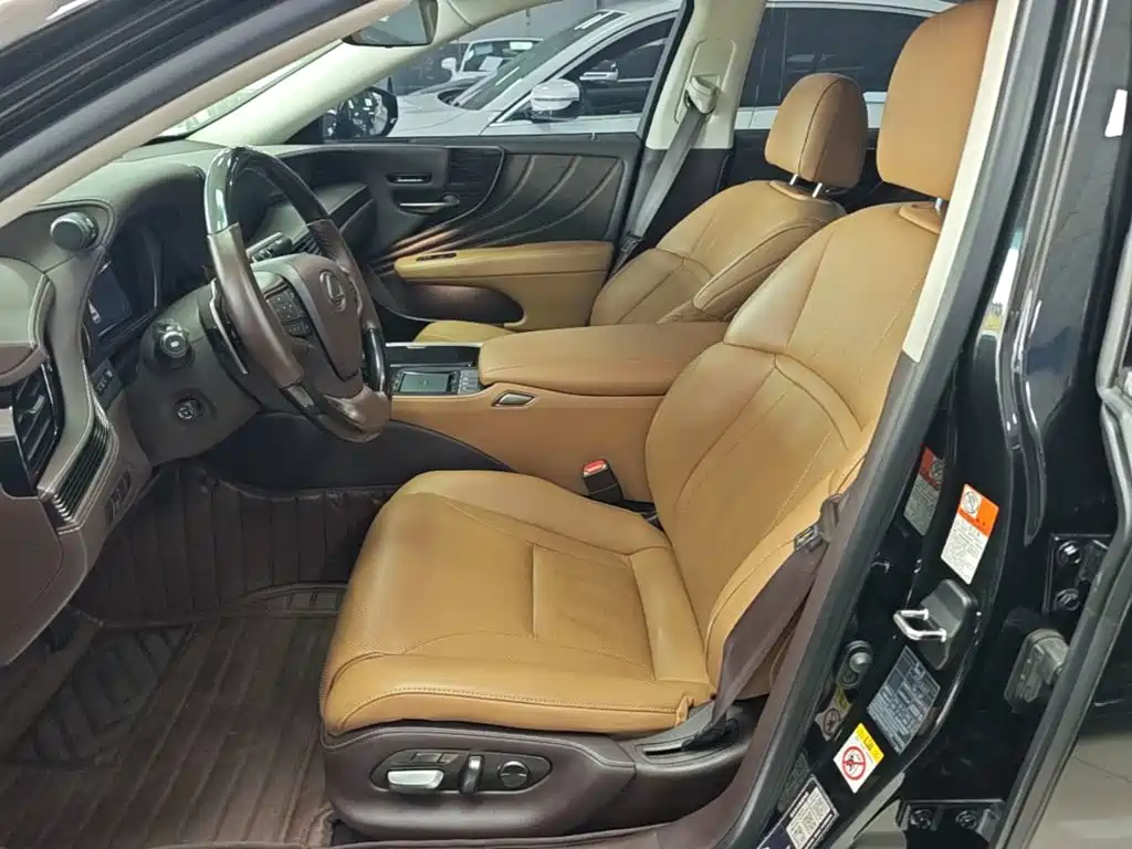 Lexus LS — миниатюра 15