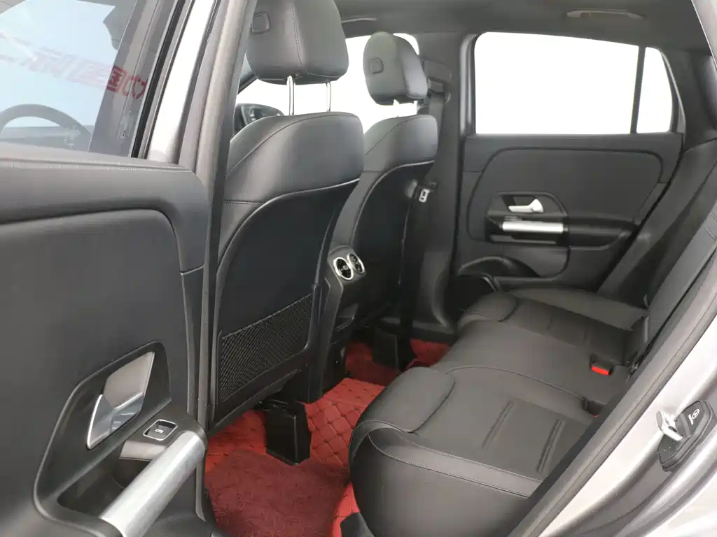 Mercedes-Benz GLA — миниатюра 10