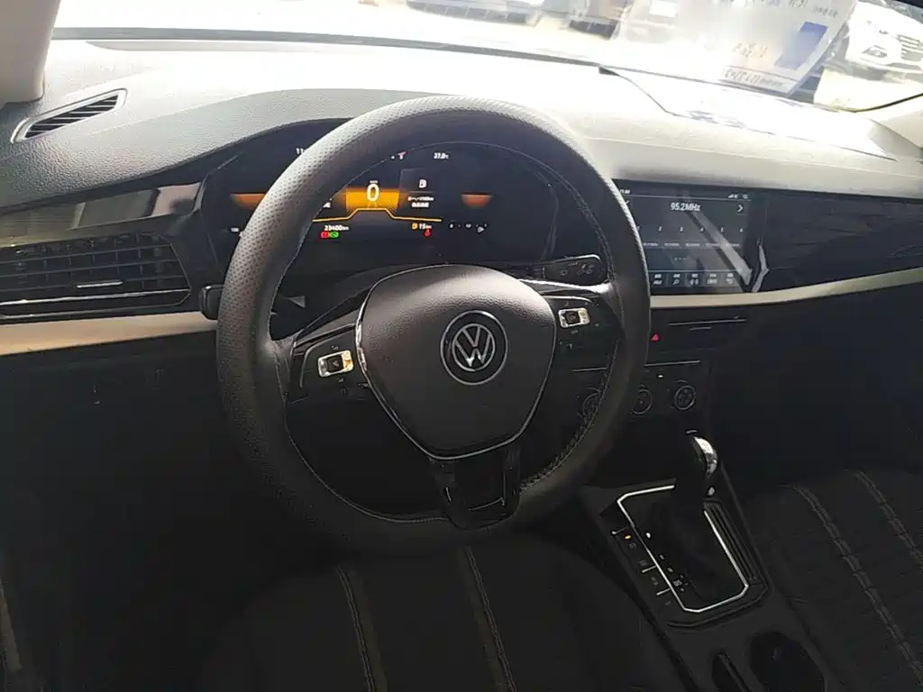 Volkswagen Lavida — миниатюра 11