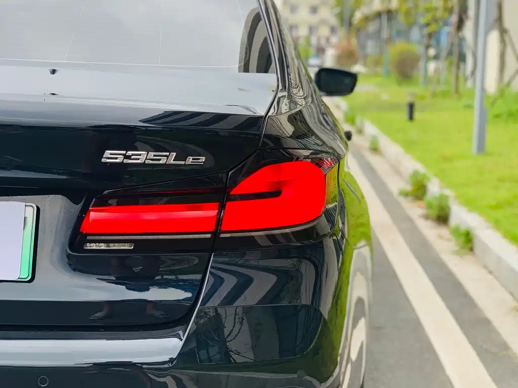 BMW 5 Series New Energy — миниатюра 8