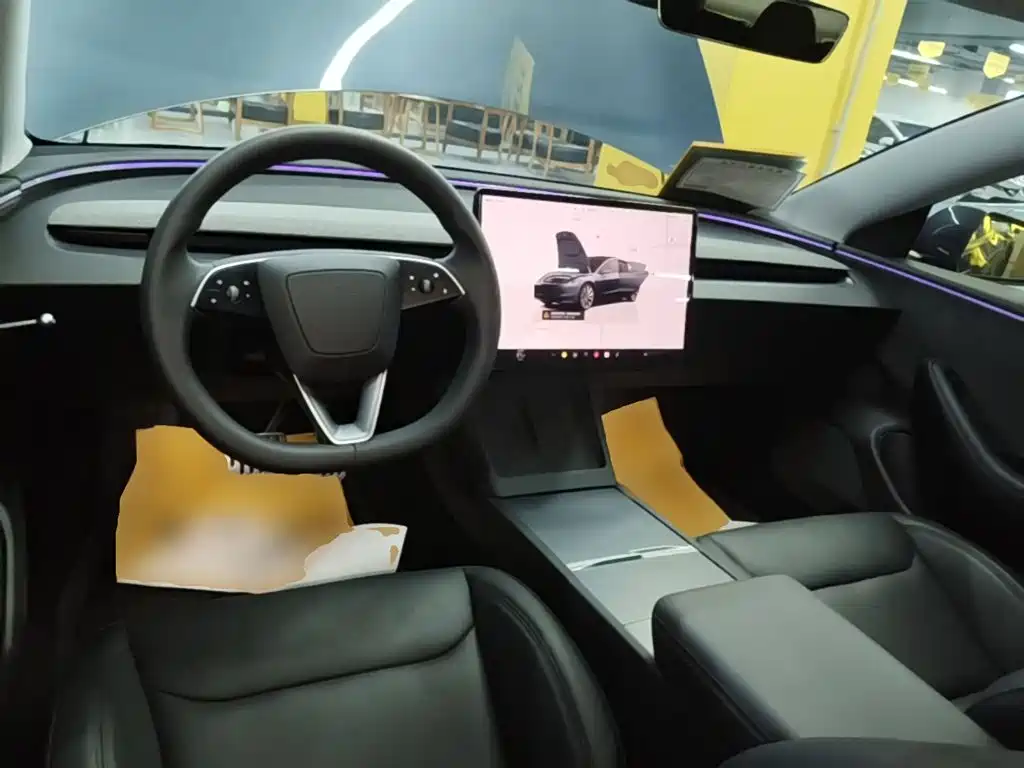 Tesla Model 3 — миниатюра 10