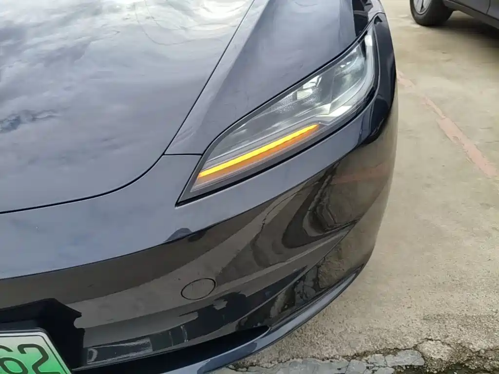 Tesla Model 3 — миниатюра 24