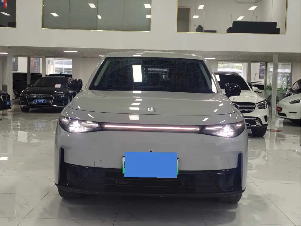 Leapmotor Leapmotor C10 — миниатюра 2