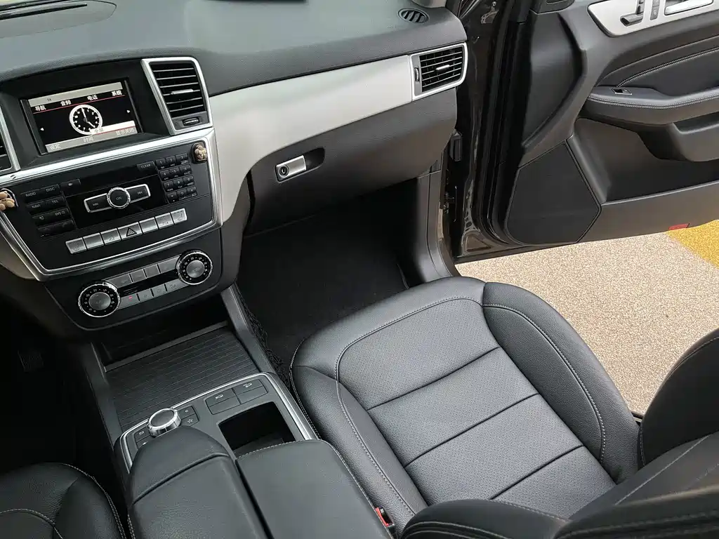 Mercedes-Benz M-Class — миниатюра 7