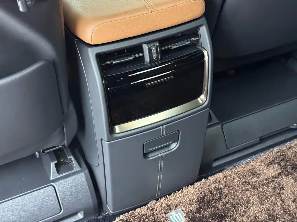Toyota Vellfire — миниатюра 15