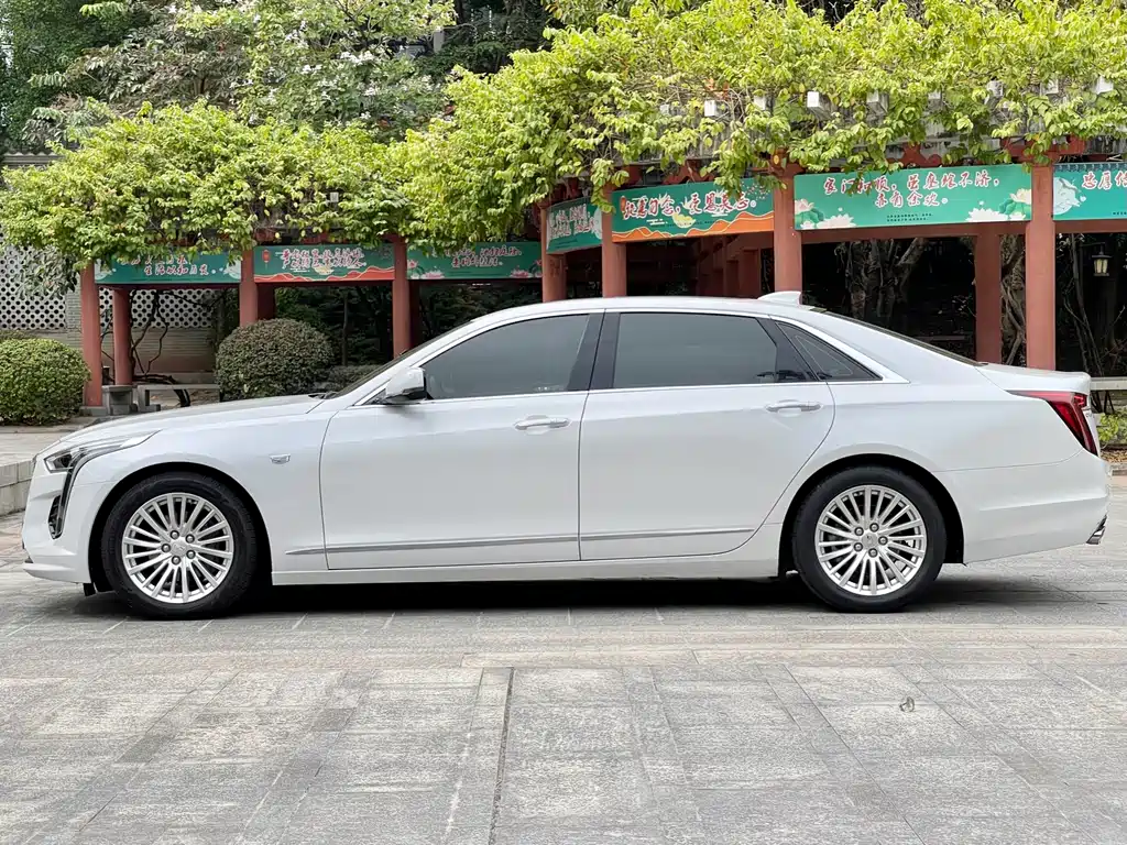 CADILLAC CT6