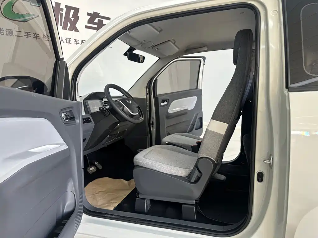 Wuling MINIEV — миниатюра 11