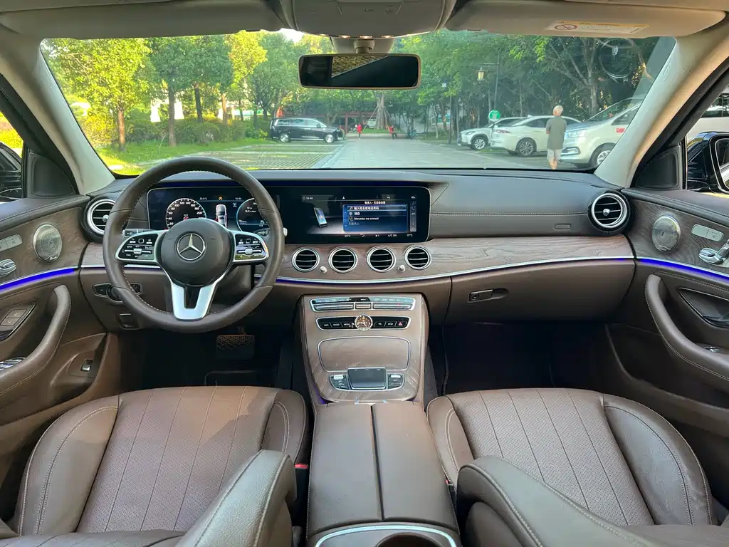 Mercedes-Benz E-Class — миниатюра 21