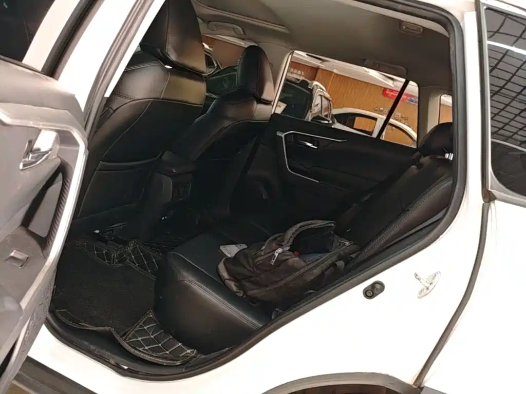 Toyota RAV4 — миниатюра 17