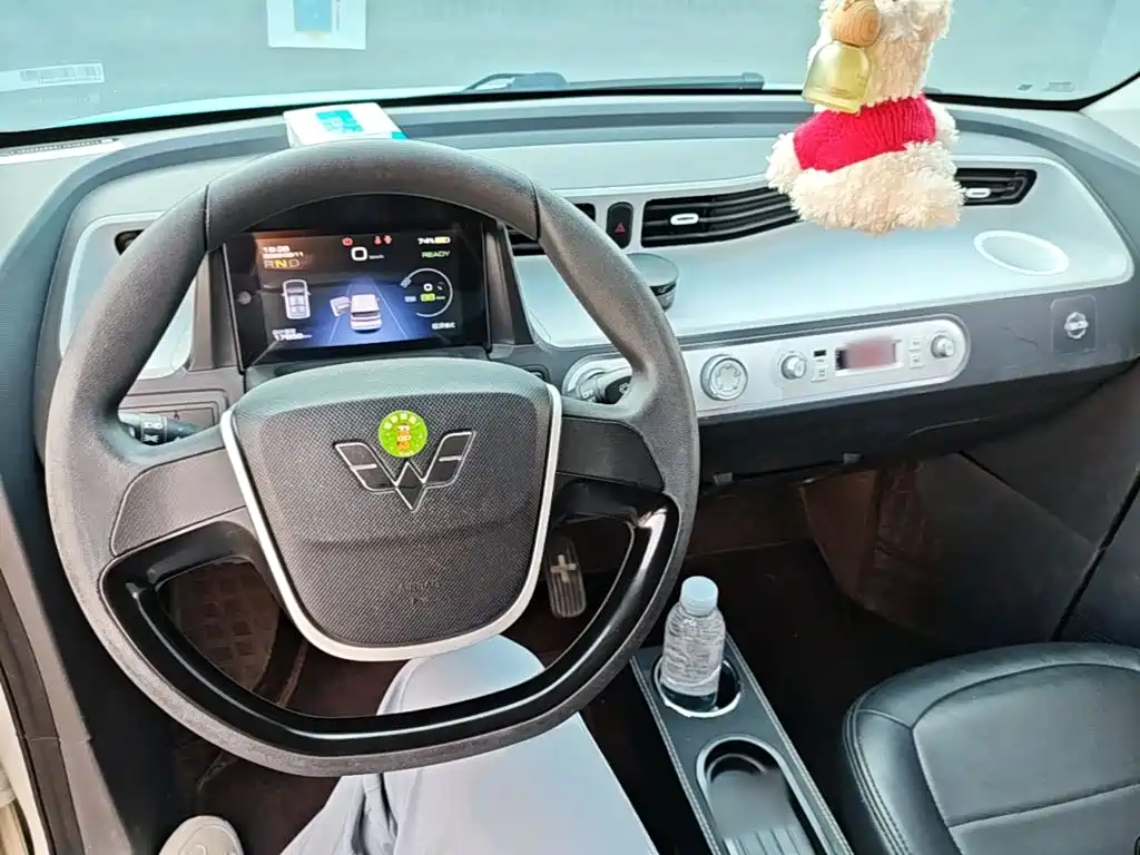 Wuling MINIEV — миниатюра 10
