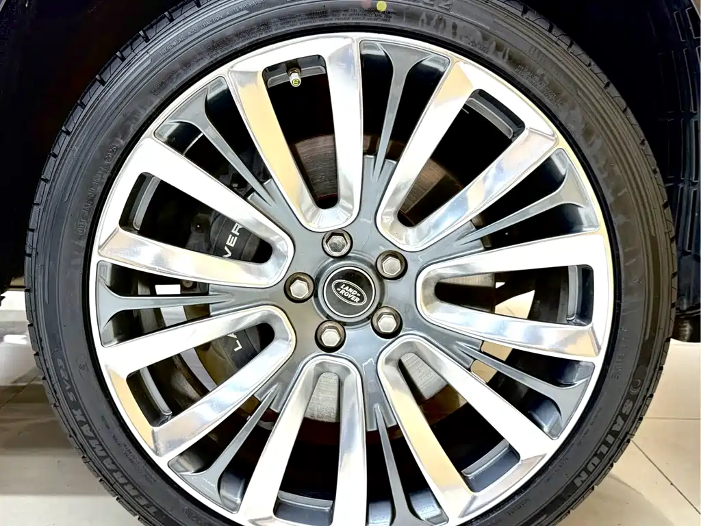 Land Rover Range Rover — миниатюра 8